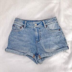 Alice + Olivia Maggie High Rise Jean Shorts with Rolled Cuff in Size 24”